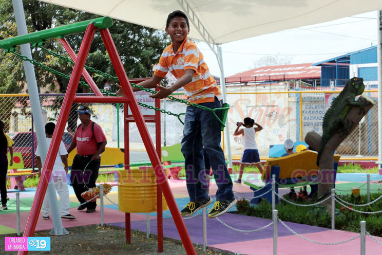 Inauguran hermoso parque en Monse&ntilde;or Lezcano